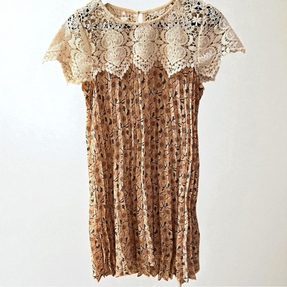 VINTAGE crochet accordion pleat sheer dress. Approx sz M (contemporary sizing) - Picture 2 of 3